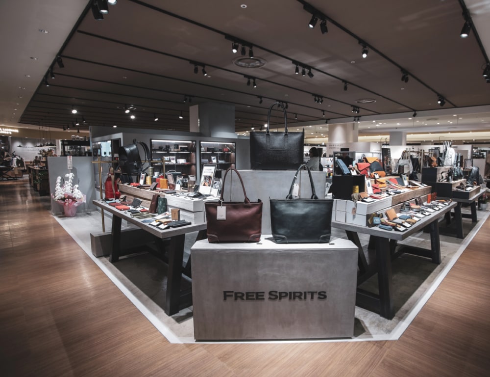 レザー製品専門セレクトショップ「FREE SPIRITS」にてお取り扱いスタート